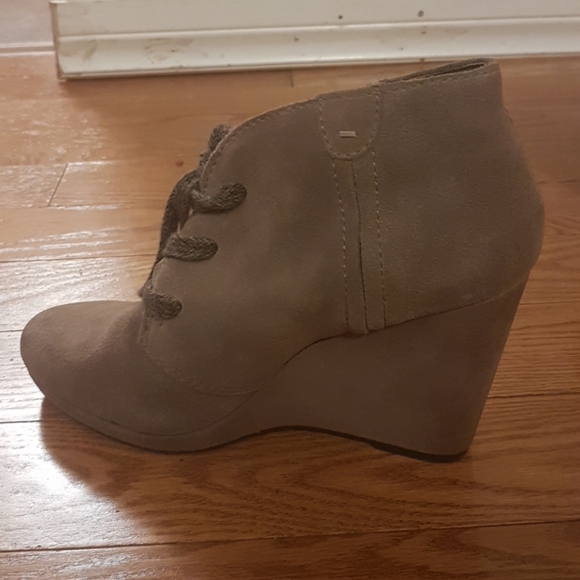 Heels with shoe laces - Picture 2 of 2